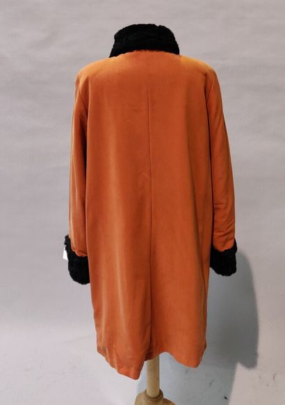 null *Anonymous

7/8 orange embossed synthetic cotton fleece, small collar, lining...