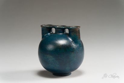 null SIMMEN Henri (1880-1963)

Vase globulaire à triple col de forme stylisé en grès...