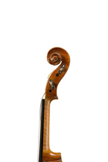 null 
Très joli violon fait par Christian Olivier et Paul Bisch à Paris en 1926 dont...
