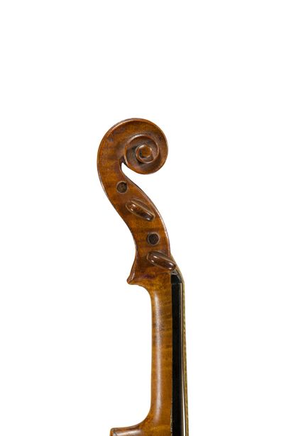 null 
Très joli violon de taille ½ fait à Mirecourt dans la maison française Pillement...