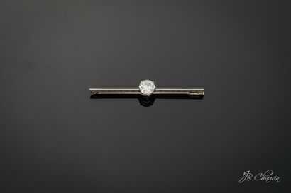  Broche barrette en platine griffé d'un diamant taille ancienne pesant environ 2.80...