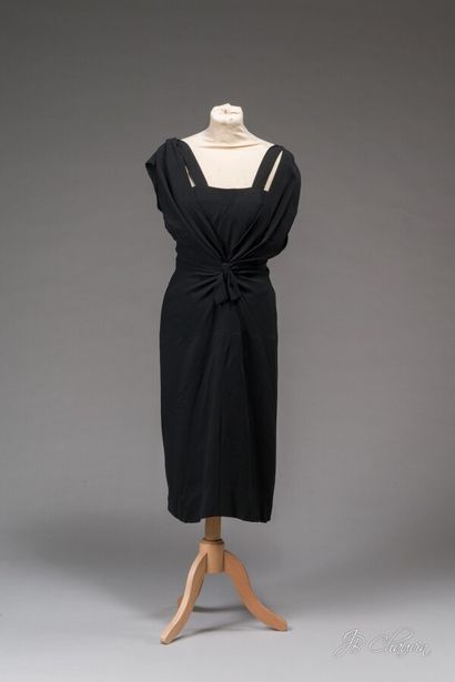 null 
Marie-Louise BRUYERE, Haute couture n°34894, circa 1950.

Robe de petit dîner...