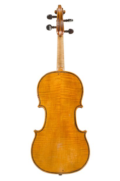 null 
Très joli violon français fin 18 ème/début 19 ème, portant une marque au fer...