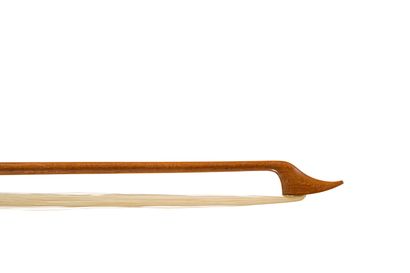 null 
Viola da Gamba Bow. Pernambuco stick
57 g. Stick Length : 72.1 cm.


Good ...