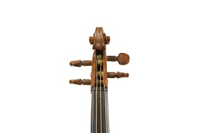 null 
Très joli violon de taille ½ fait à Mirecourt dans la maison française Pillement...