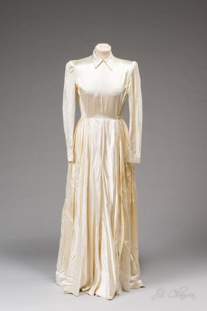 null 
Marie-Louise BRUYERE, Attribué à, Haute couture, circa 1937-1939.

Robe de...