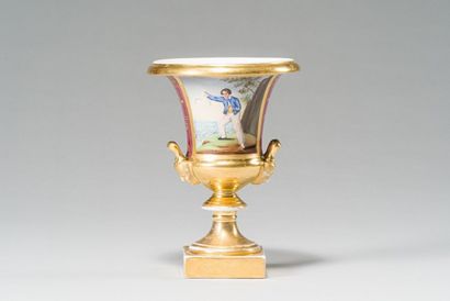 null 
PARIS : 




Vase Médicis en porcelaine blanche et or à décor d'une réserve...