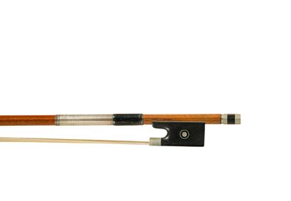 null 
Violin bow with apocryphal iron mark of J.AUDINOT in Paris. German school

60...