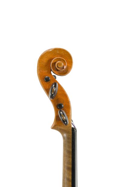 null 
Joli violon français 18 ème portant une étiquette apocryphe d'Augustin Chappuy...