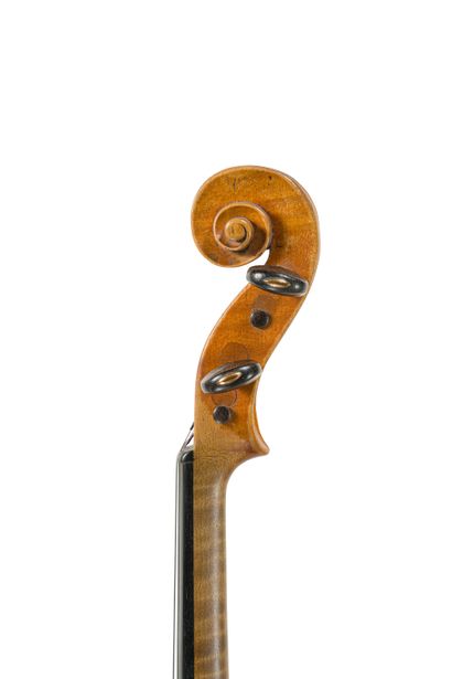 null 
Joli violon français 18 ème portant une étiquette apocryphe d'Augustin Chappuy...