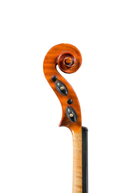 null 47. Pretty violin made by Luigi Mozzani in Cento in 1921, of which it bears...