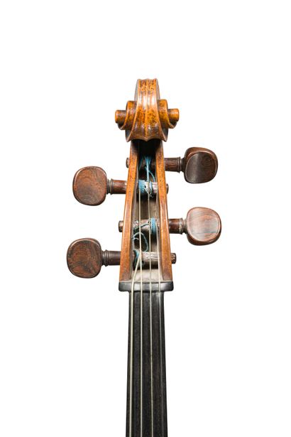 null 10. Joli violoncelle français 18ème étiquette apocryphe Amati. Restaurations...