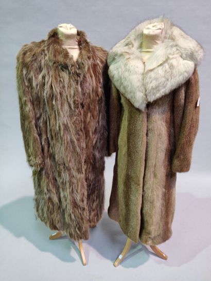 null *Batch made up of 4 coats and jackets in beige Longhair Ragondin, Fox collar,...
