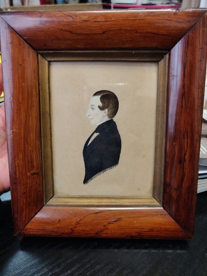 null Portrait de jeune homme de profil. 

"W. Murray ft1 1850", gouache,

11 x 9...