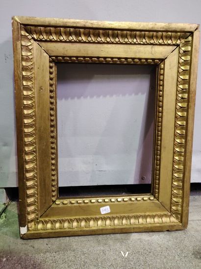 null Cadre en bois doré style Louis XVI, XIXème siècle. 

Acc. 46.5 x 39 cm