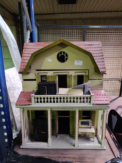 null Anglo-Norman style dollhouse with front opening, painted cut wood. 35 x 50 x...