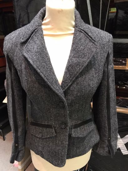 null Set of four women's tailor's jackets:

Karen MILLEN satin beige color

Black...