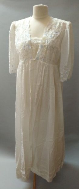 null 
CHRISTIAN DIOR BOUTIQUE: nightdress and dressing gown with lace and plumetis...