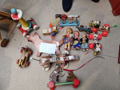 null Lot de jouets à tirer : SNOOPY, années 70 - petite poupée mécanique MARX - FISCHER...