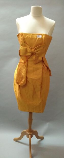 null GUY LAROCHE : Robe bustier de cocktail jaune en soie sauvage agrémentée d'un...