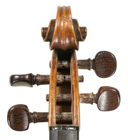 null 
 3/4 size viola work of Mirecourt around 1920/1930. 379 mm on the bottom.



Click...