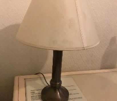 null Column lamp in patinated metal "gun barrel".

H. 27 cm. 

Ch. 104