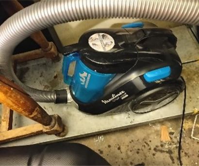 null 
Professional vacuum cleaner C20. 
A MOULINEX POWER vacuum cleaner is attached.

With...