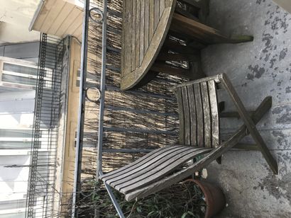 null 
Lot of garden furniture: teak tables and chairs.

4 folding chairs are att...