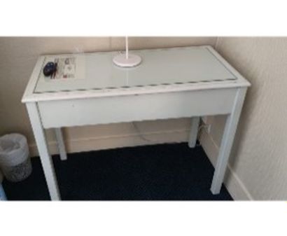 
Set of two white lacquered tables, straight...