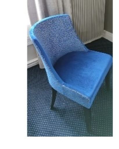 Pair of royal blue velvet gondola armchairs

H....