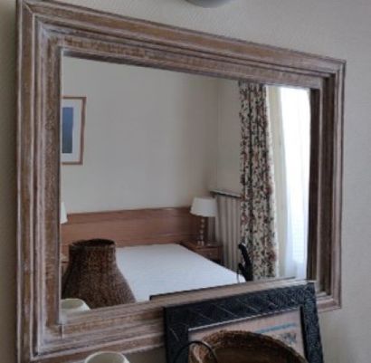 null Two mirrors in ceruse wood. 

80 x 100 cm. 

Two curved mirrors are attached...