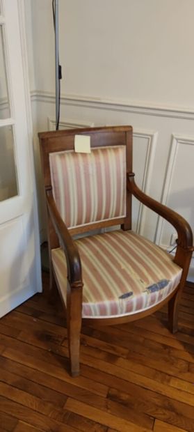 null 
Paire de fauteuils en bois naturel, accotoirs en corne d'abondance, XIXè siècle....