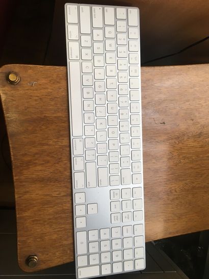 null 
*1 clavier Apple
