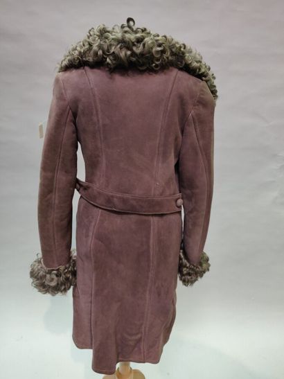 null Lot de 5 vêtements :

*Jean-Louis SCHERRER, Paris

Trench-coat en laine marine,...