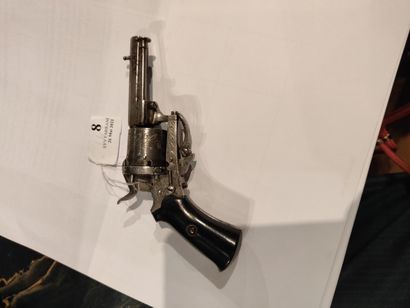 null Revolver à broche Cal. 5.5. Carcasse gravée. BE