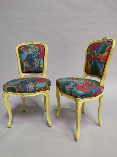 null Paire de chaises tapissées, style Louis XV,

tissu d'après CORNEILLE. 

Hauteur:...