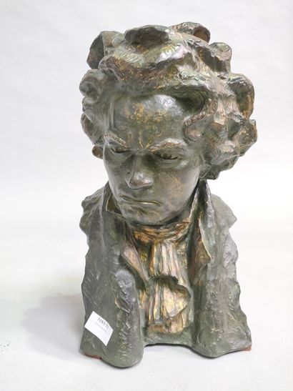null Beethoven 

Buste en bronze signé OLINE (?)

Hauteur: 38cm

Traces de dorur...