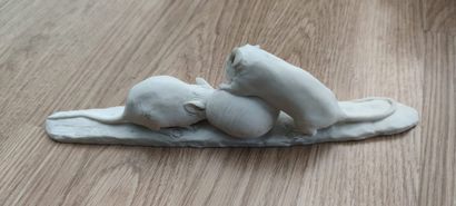 null SEVRES :

Deux souris et un escargot

Epreuve en biscuit de porcelaine, signée...
