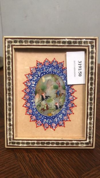 null Miniature ovale sur nacre « Cavalier ».

5 x 4 cm.



Provenance : Collection...