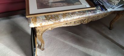 null Table basse composée d'un bois de banquette en bois doré, 

Style Louis XIV,...
