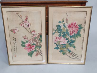 null CHINE :

Branchages fleuris

Deux aquarelles et encre sur soie signées formant...