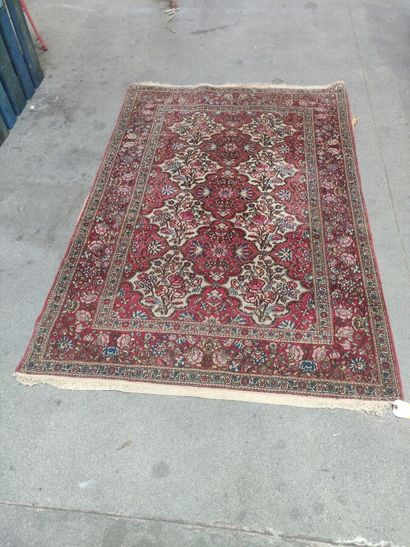 null Oriental carpet with eight medallions. Red background 211 x 140 cm.