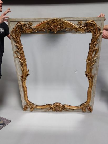 null A cream lacquered wood and gilded mantelpiece mirror with foliage decoration.

Louis...