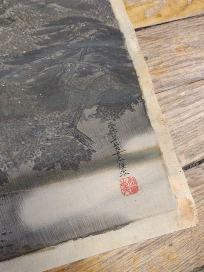 null CHINE : Soierie à décor de pagodes, signée en bas à droite.

130 x 40 cm

(...