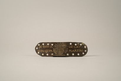 null 179. Rare plaque de collier de chien en métal gravé et

perforé avec l'inscription...