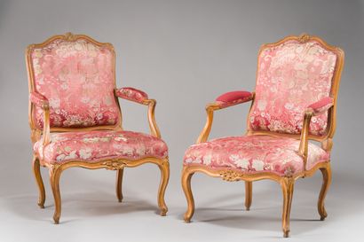null 189. A pair of flat-backed armchairs with shoulders, in beech

and finely carved,...