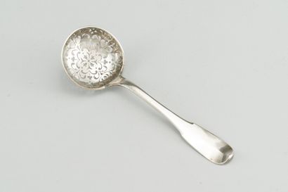 null 153. Silver sprinkling spoon 950/1000e, model

model, the spoon decorated with...