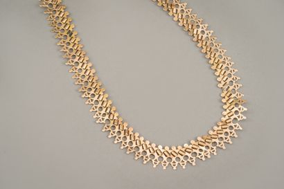 null 135. Yellow gold necklace 750/1000e.

(accidents). Weight : 18.4 g