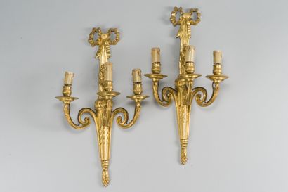 null 202. A pair of three arms sconces in varnished bronze

the plate composed of...