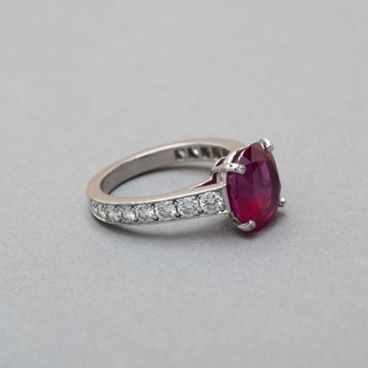  92. A 950/1000 platinum ring set with an oval faceted ruby 
ruby weighing approximately...